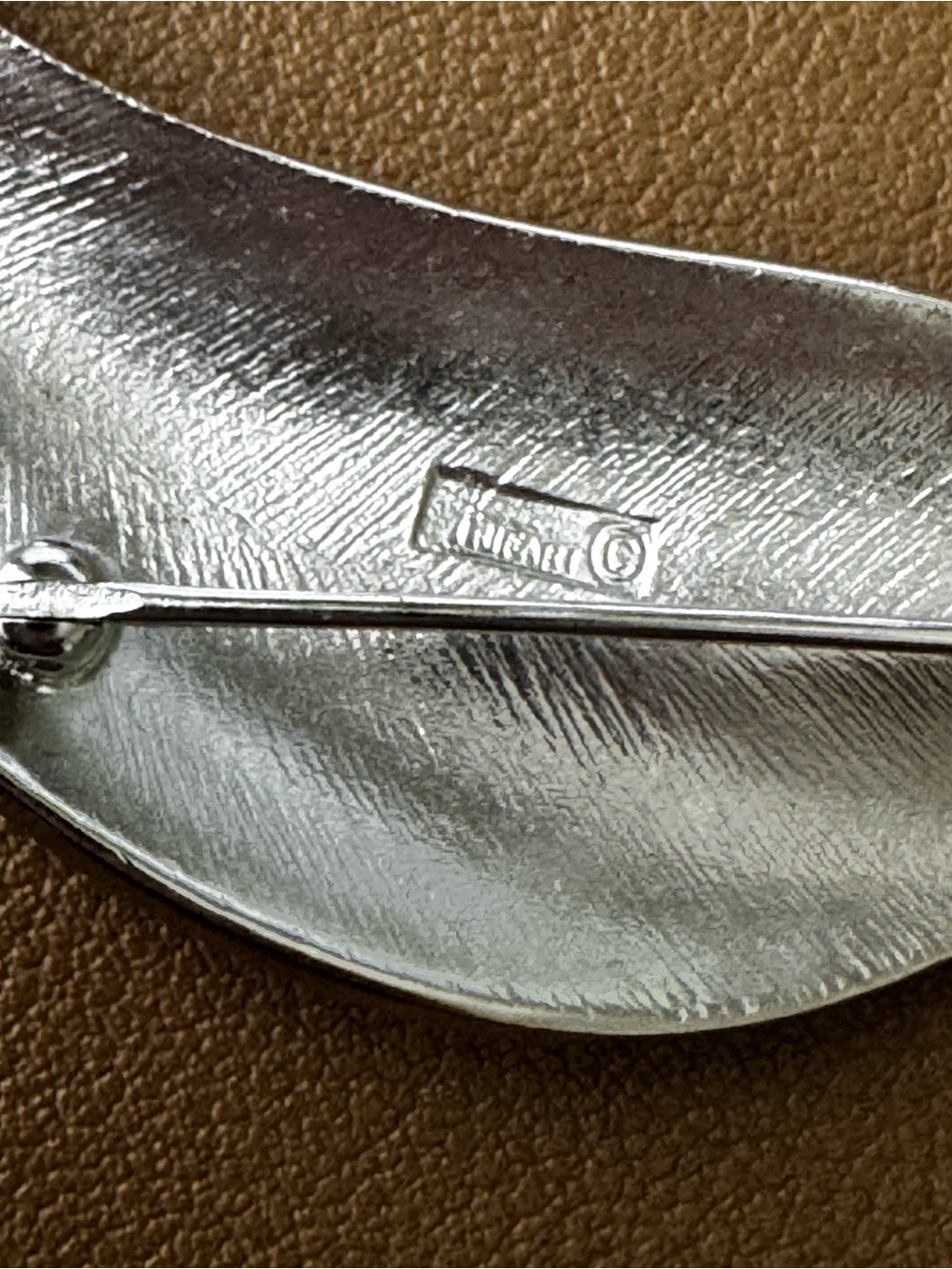 Vintage Trifari Silver Leaf-Shaped Feather Brooch - Picture 4 of 6